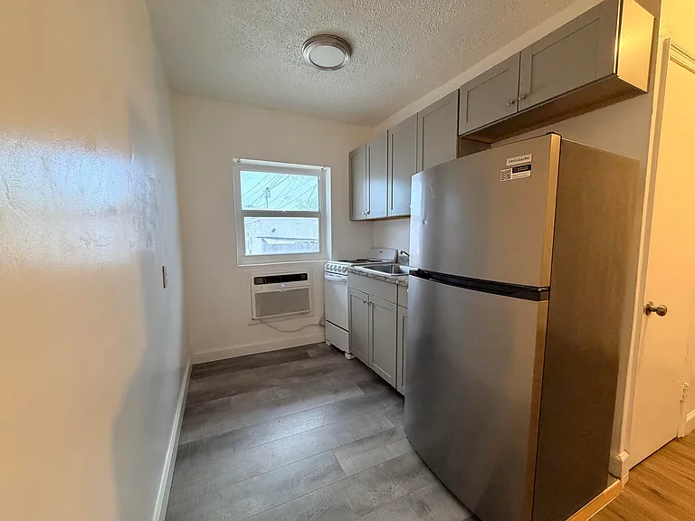 2037 Madison St #1 — Photo 4