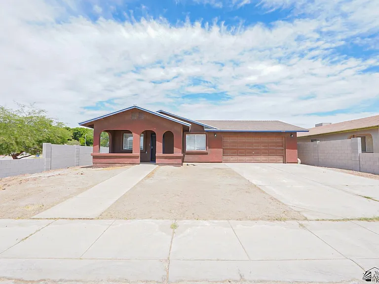 604 E Yucca St — Photo 2