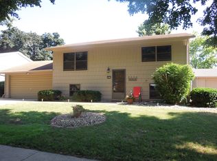 2013 E 1st St, Sioux Falls, SD 57103