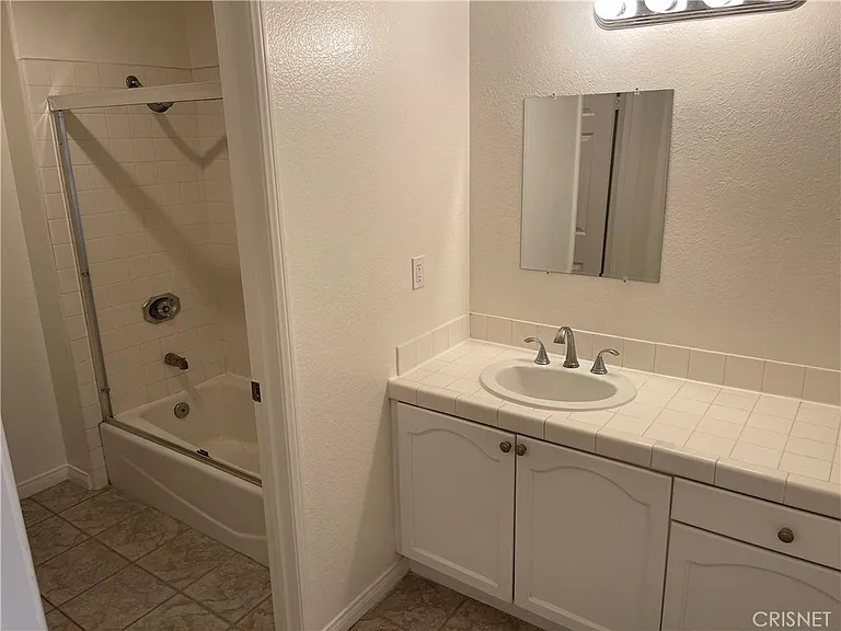 10630 Moorpark St #104 — Photo 41