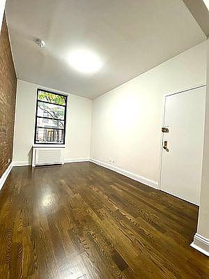 2nd image of 214 E 89th St #1X