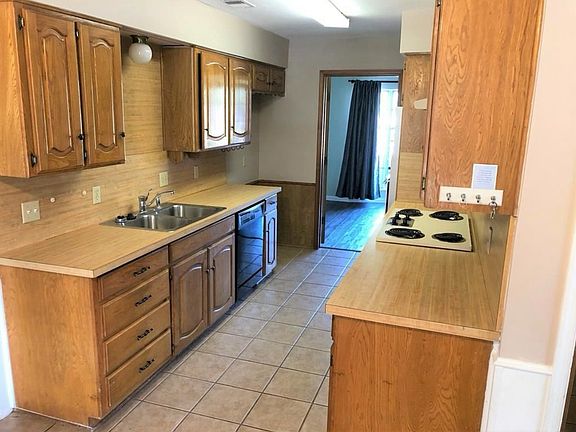 4th image of 901 Forest Trail Ct