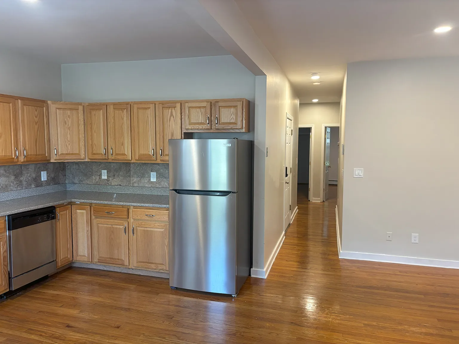 3 bed, 1200 sqft, $2,900 — Photo 4