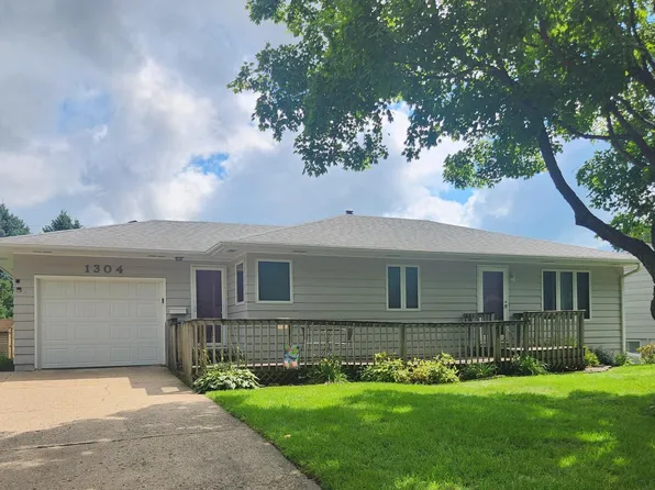 1304 Crestview Rd, Albert Lea, MN 56007