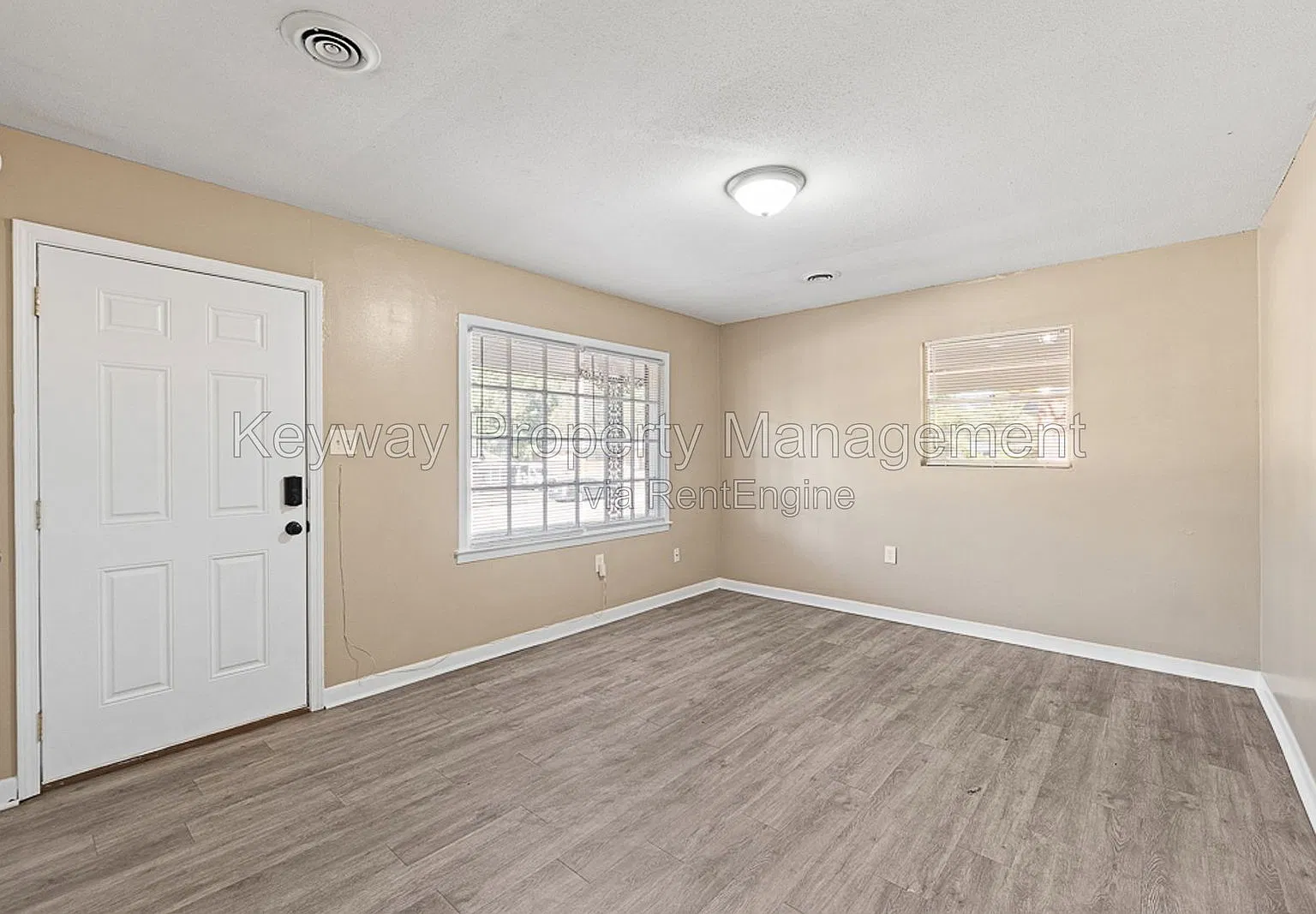 3 bed, 1.5 bath, 1025 sqft, $1,235 — Photo 3