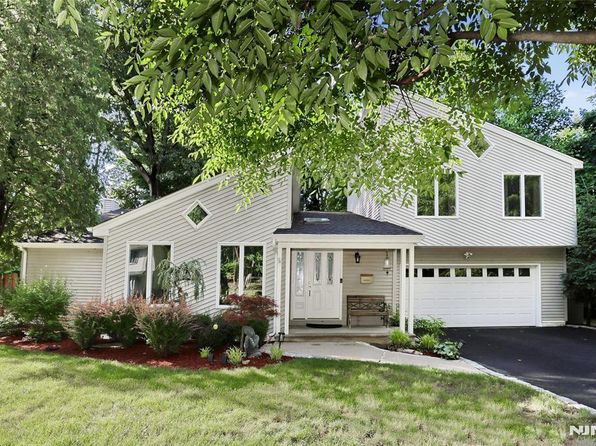 69 Pittis Ave
