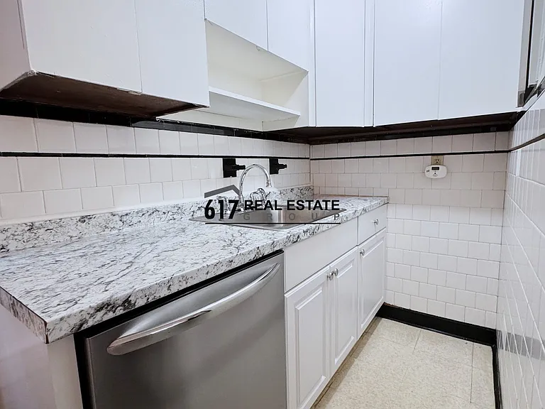 235 E Eagle St #3 — Photo 2