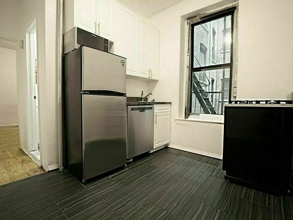 4th image of 28 Macombs Pl APT 7