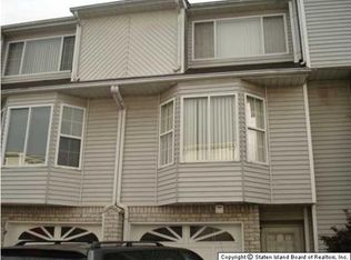 18 Susanna Ln, Staten Island, NY 10312