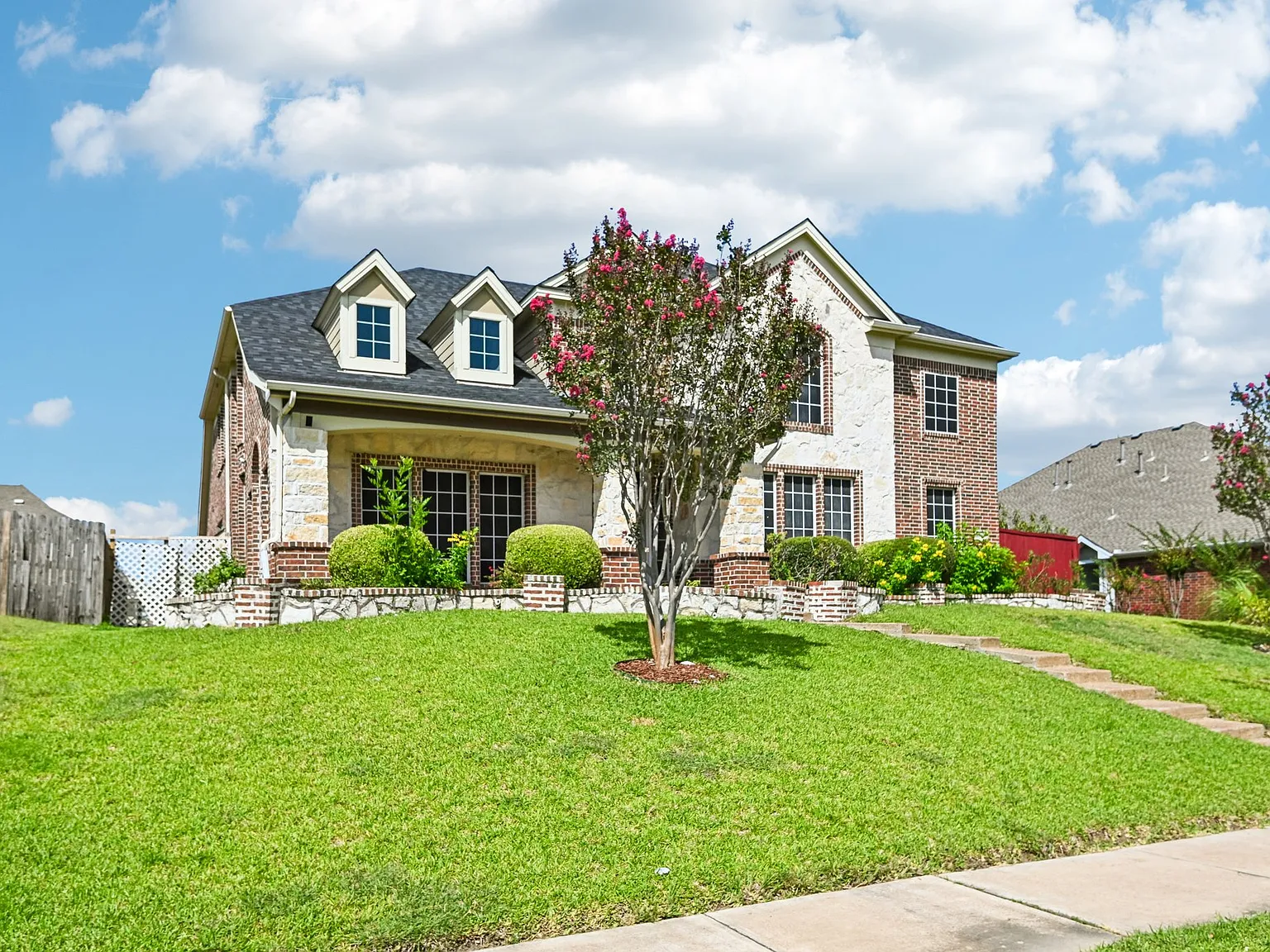 5 bed, 3243 sqft, $2,995 — Photo 3
