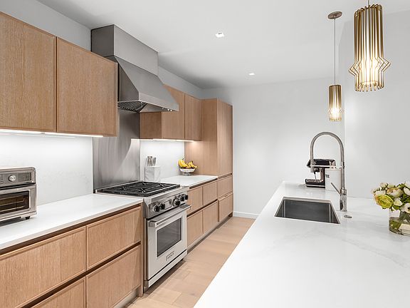 5th image of 225 W 17th St #2B
