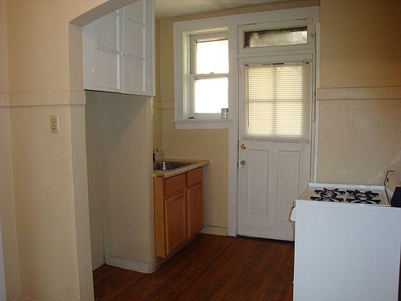 4th image of 4237 Lawn Ave #2S