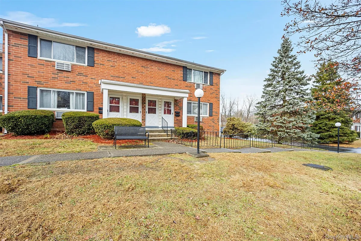 Building Photo - 34 Manor Dr #34