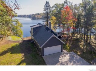 128 Pine Point Dr, Crystal Falls, MI 49920