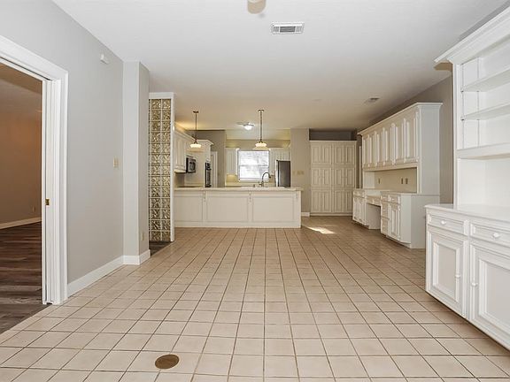 4th image of 6630 Oakland Hills Drive