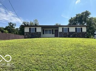 114 NE 3rd St, Paoli, IN 47454