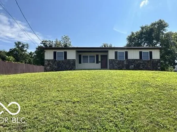 114 NE 3rd St, Paoli, IN 47454