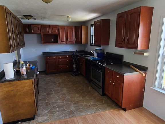 2nd image of 18 Helen Ln
