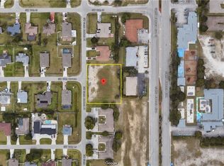 1917 SW Santa Barbara Pl, Cape Coral, FL 33991