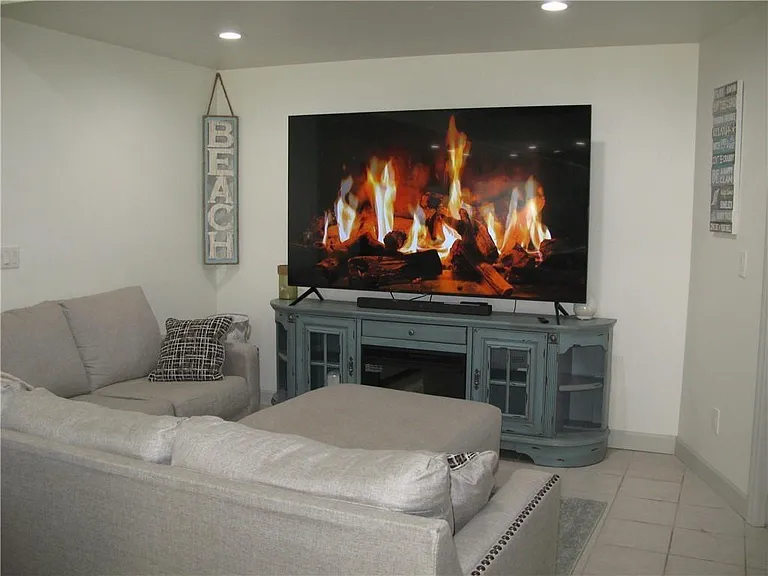 3700 Bay St — Photo 7
