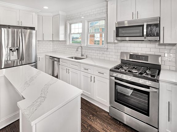 3rd image of 428 Fern Ave APT 1R