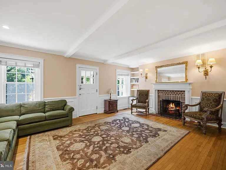 214 E University Pkwy — Photo 4