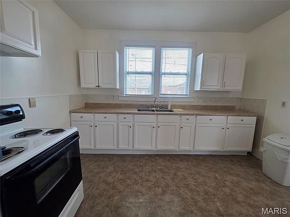 5th image of 817 N Saint Louis St