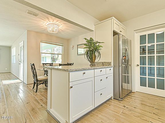 4th image of 614 Tarragona Way