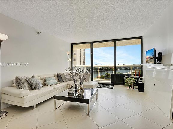 5th image of 20505 E Country Club Dr APT 734