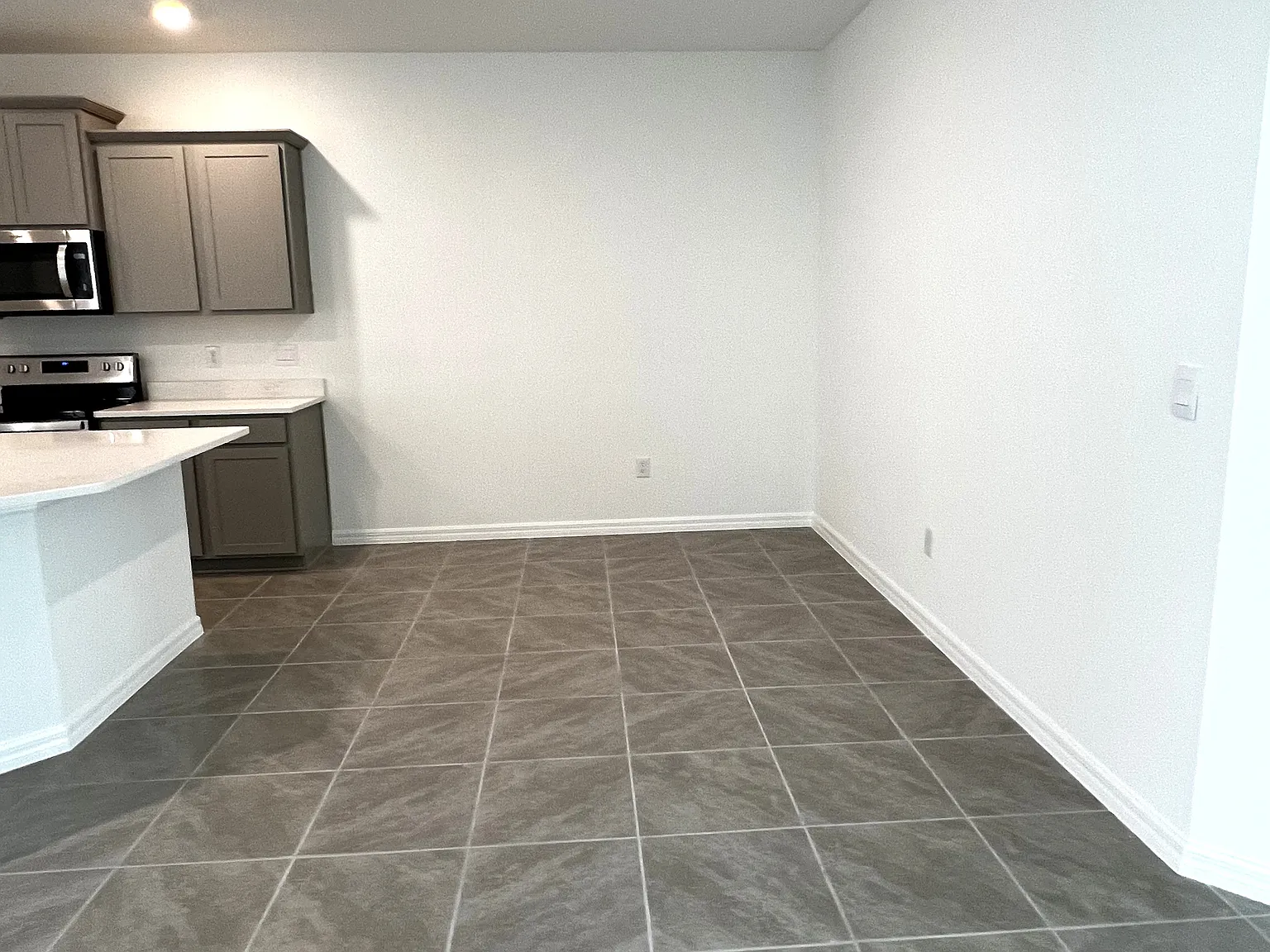 3 bed, 1565 sqft, $2,400 — Photo 3