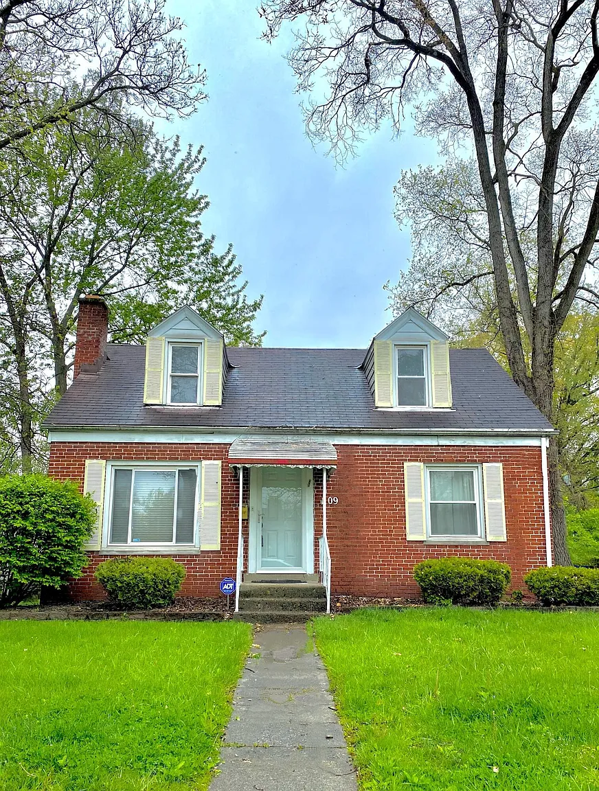 1109 Wellington Blvd photo 1