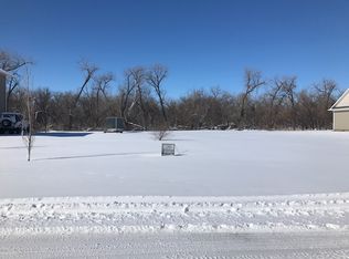 2401 Whispering Shores Dr, Fort Pierre, SD 57532