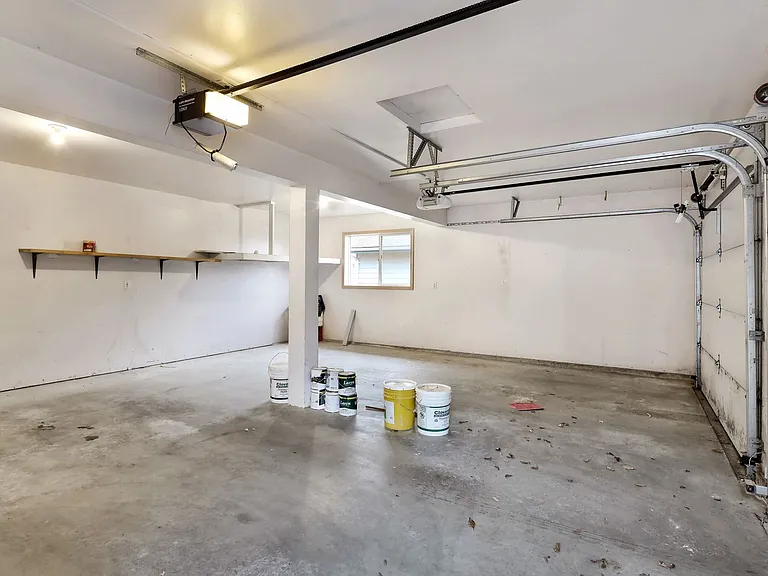 521 Main Pl — Photo 32