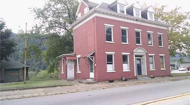 2nd image of 1300 3rd Ave