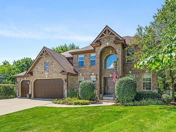 2nd image of 621 Sheffield Cir