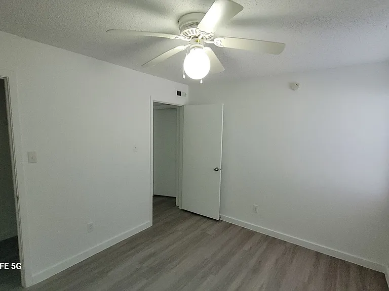 24 Flats Apartments — Photo 22