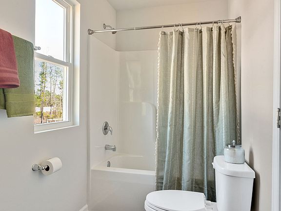 2nd image of 546 Sandy Hollow Dr