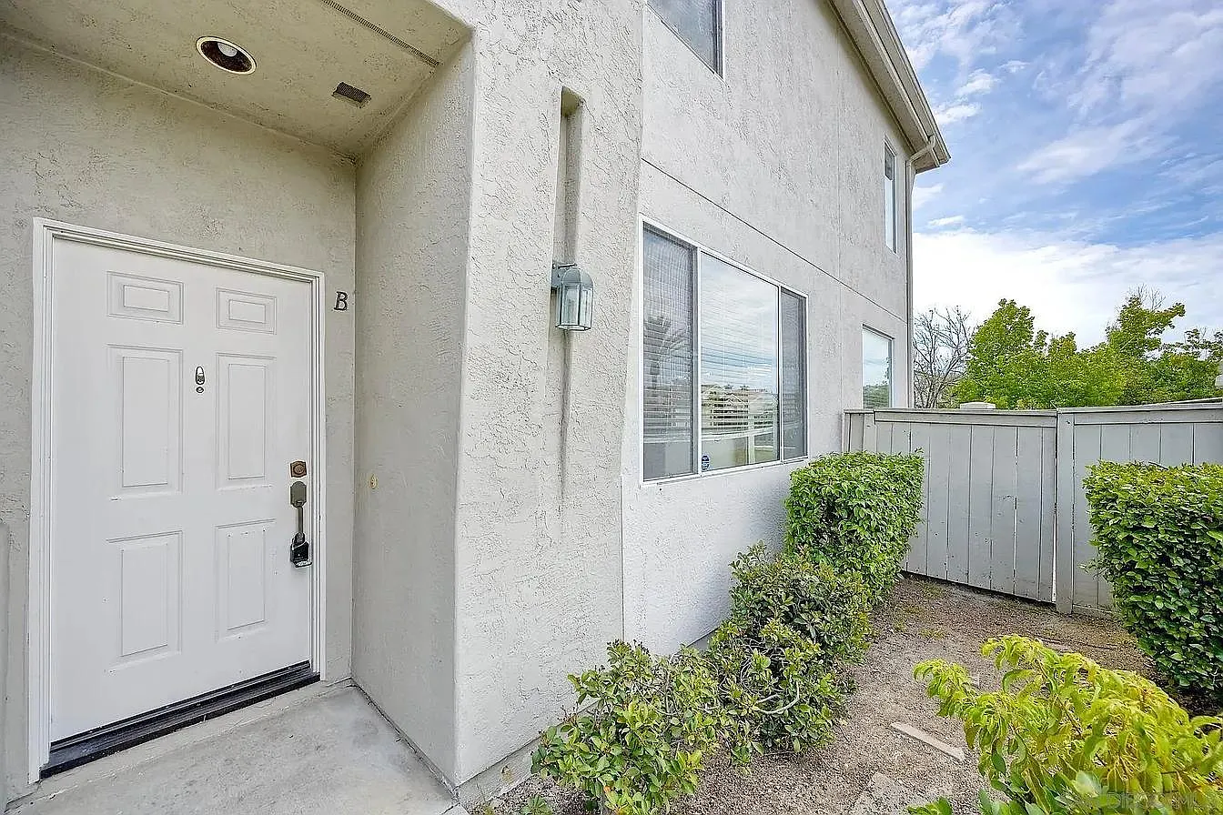 2 bed, 2.5 bath, 1116 sqft, $3,300 — Photo 2