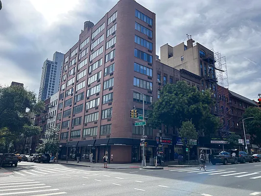 Rented by Compass | media 22