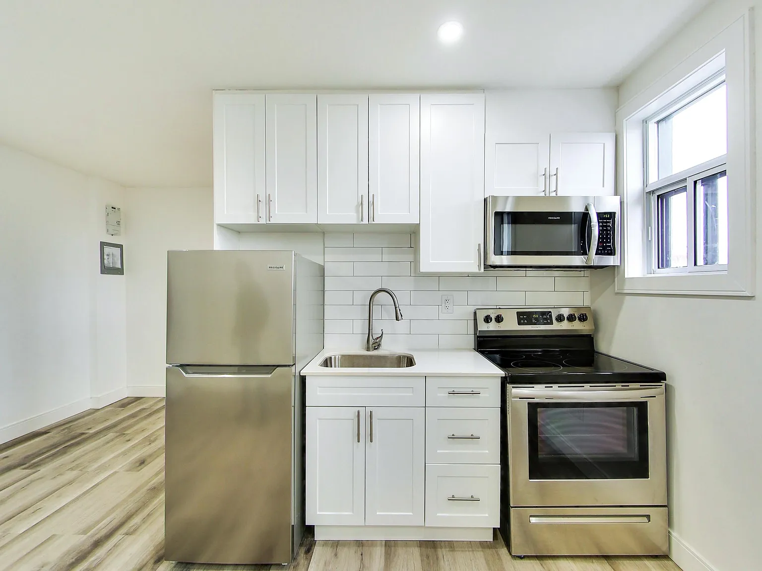 444 Park Street West Windsor — Photo 4