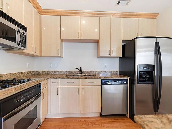 2nd image of 1827 N Grant St #3