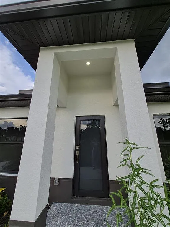 3 bed, 2.0 bath, 1090 sqft, $1,900 — Photo 2