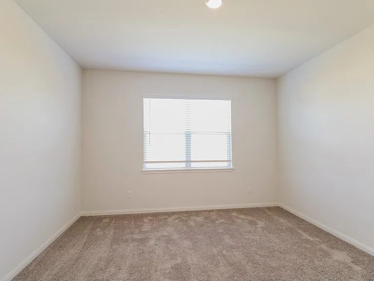 26836 Steinbeck Dr — Photo 11
