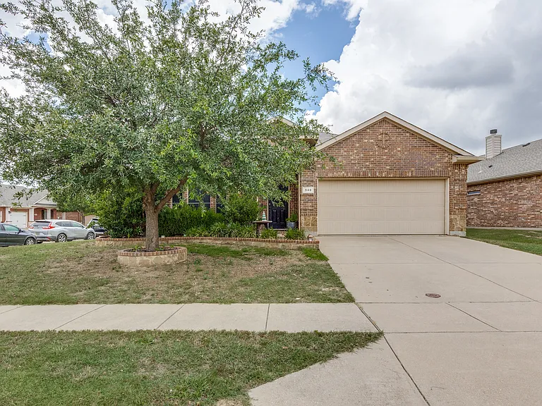 540 Vidalia Ct — Photo 1