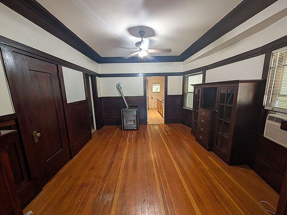4th image of 820 26th St APT 5