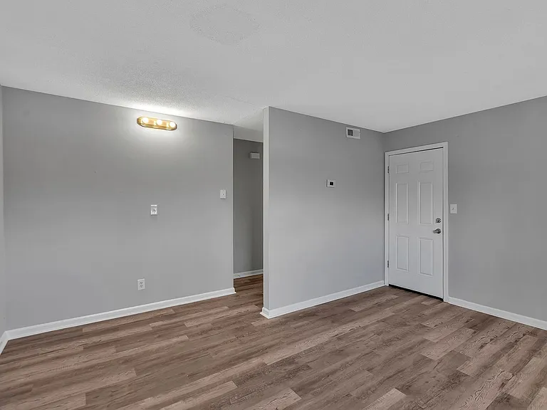Barat Ave Apartments — Photo 9