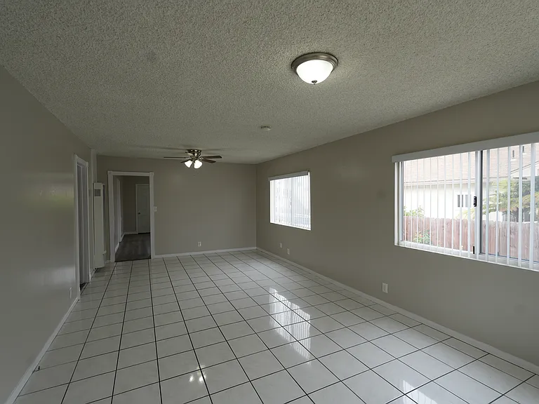 457 W Sepulveda St — Photo 2