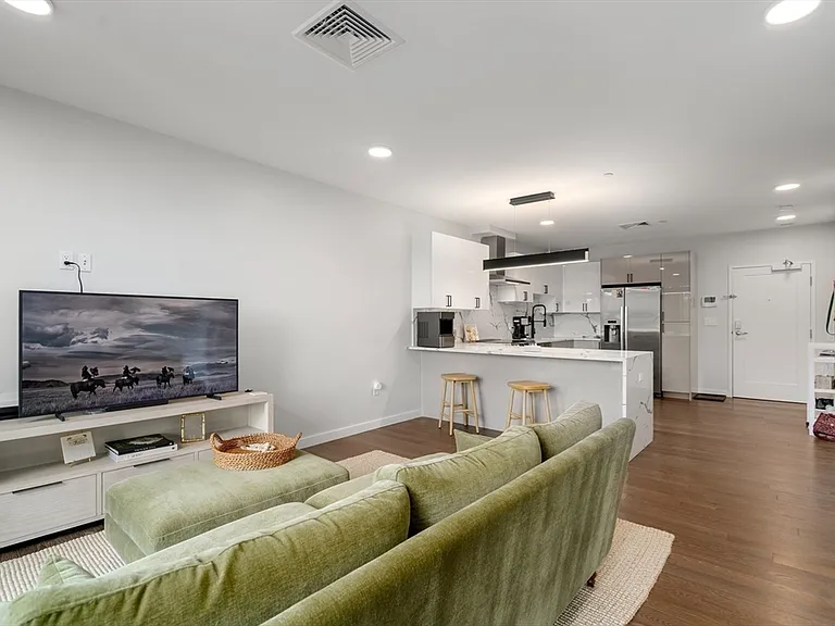 68 Los Angeles St #Penthouse 6 — Photo 8