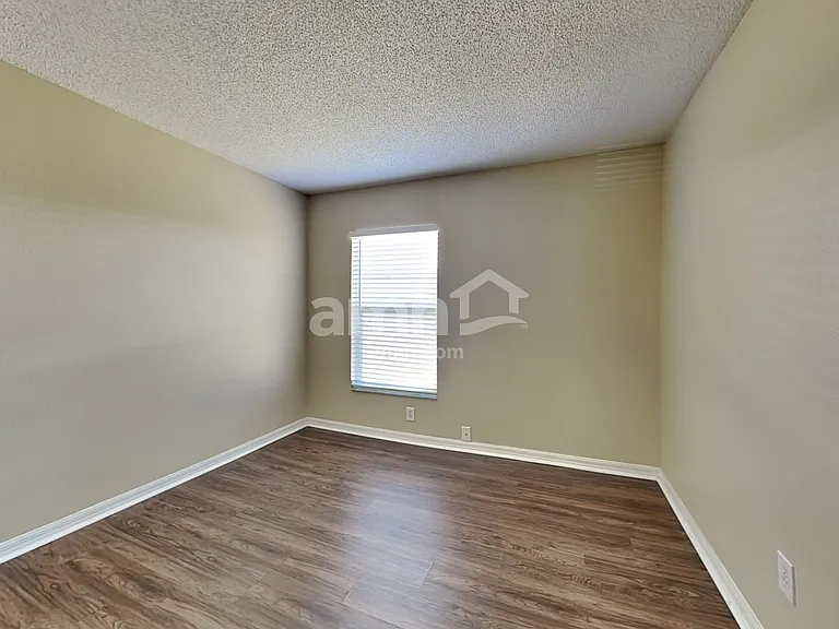12517 Midpointe Dr — Photo 21