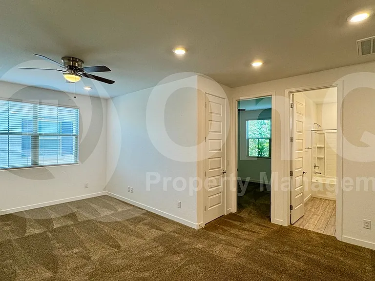 1068 E Sabino Dr — Photo 24